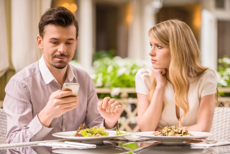 Navigating Finances in Mixed-Status Relationships: Paying For The Meals Because You’re Dating Down